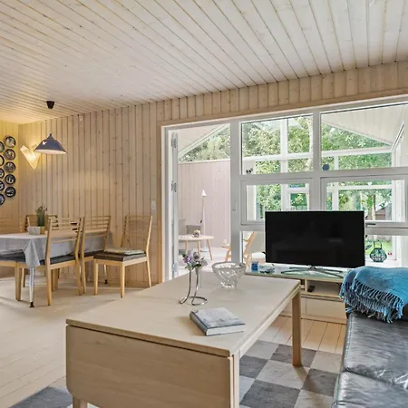Lovely Home In Ebeltoft With Wifi